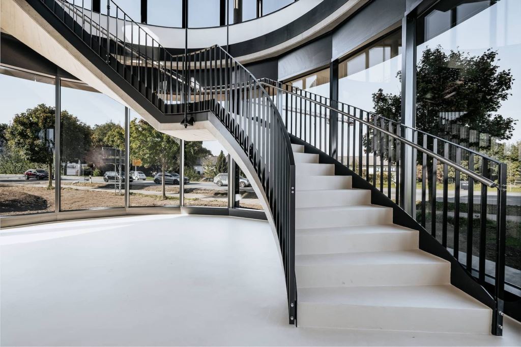 Elegante Architektur mit fugenlosem Boden